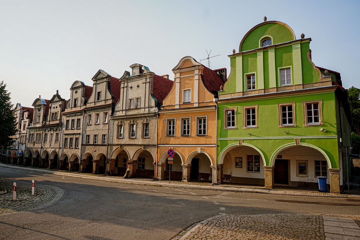 Rynek Chełmsko Śląskie - kamienice